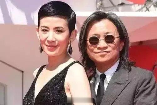 吴君如与导演陈可辛同居2年后，突然有天怀孕了，媒体得知消息后问男方：“她怀孕了，