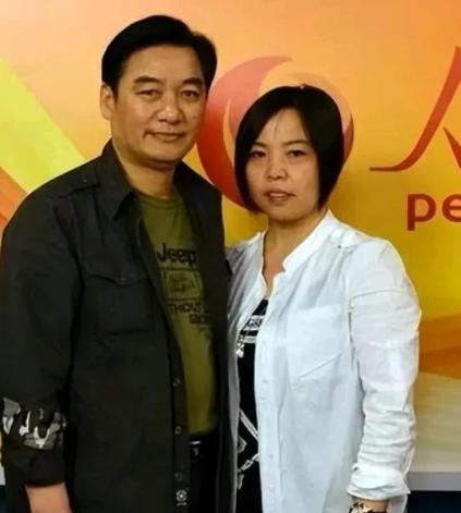 1985年，安徽21岁战士壮烈牺牲，战友方海鹰放弃上军校，替他尽孝，父母感动得泪