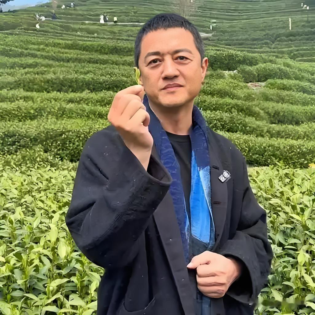 李亚鹏给大家提了个醒！

做好自己专业内的事，不要想着什么钱都能赚，隔行如隔山不
