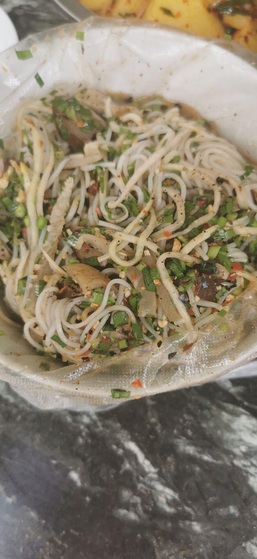 傣味撒撇，一口入魂的神奇美味
 
家人们谁懂啊！第一次吃傣族撒撇就被征服了！
 