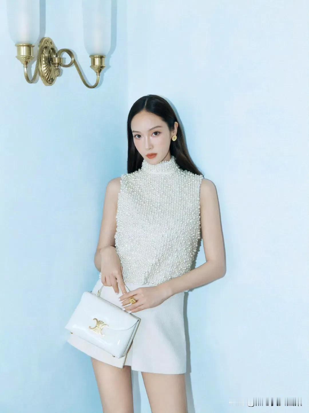郑秀妍真的担得起“精致精彩”这四个字！她的舞台就像一场视觉盛宴，每一次亮相都能惊