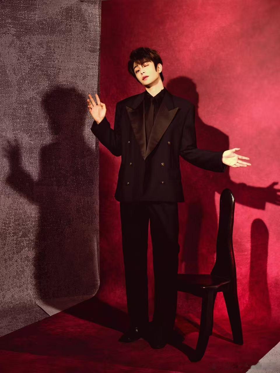 丁禹兮黑西装wink丁禹兮ins更新西装照我不行了丁禹兮ins更新了，这个黑西装