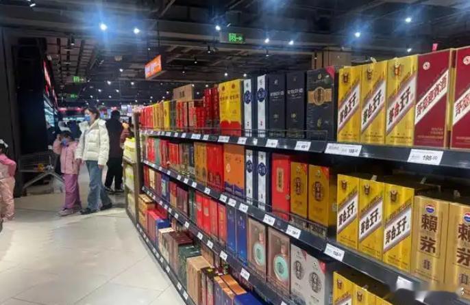 【茅台价格跌破1499元】今日酒价披露各大名酒批发参考价显示，12月12日，25