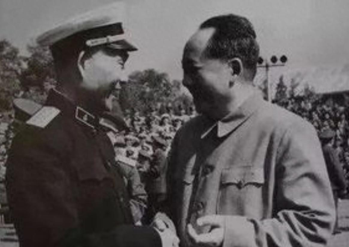 1958年毛主席接见肖劲光时闲聊，突然问起粟裕，此人你认为怎么样？你怎么看粟裕的