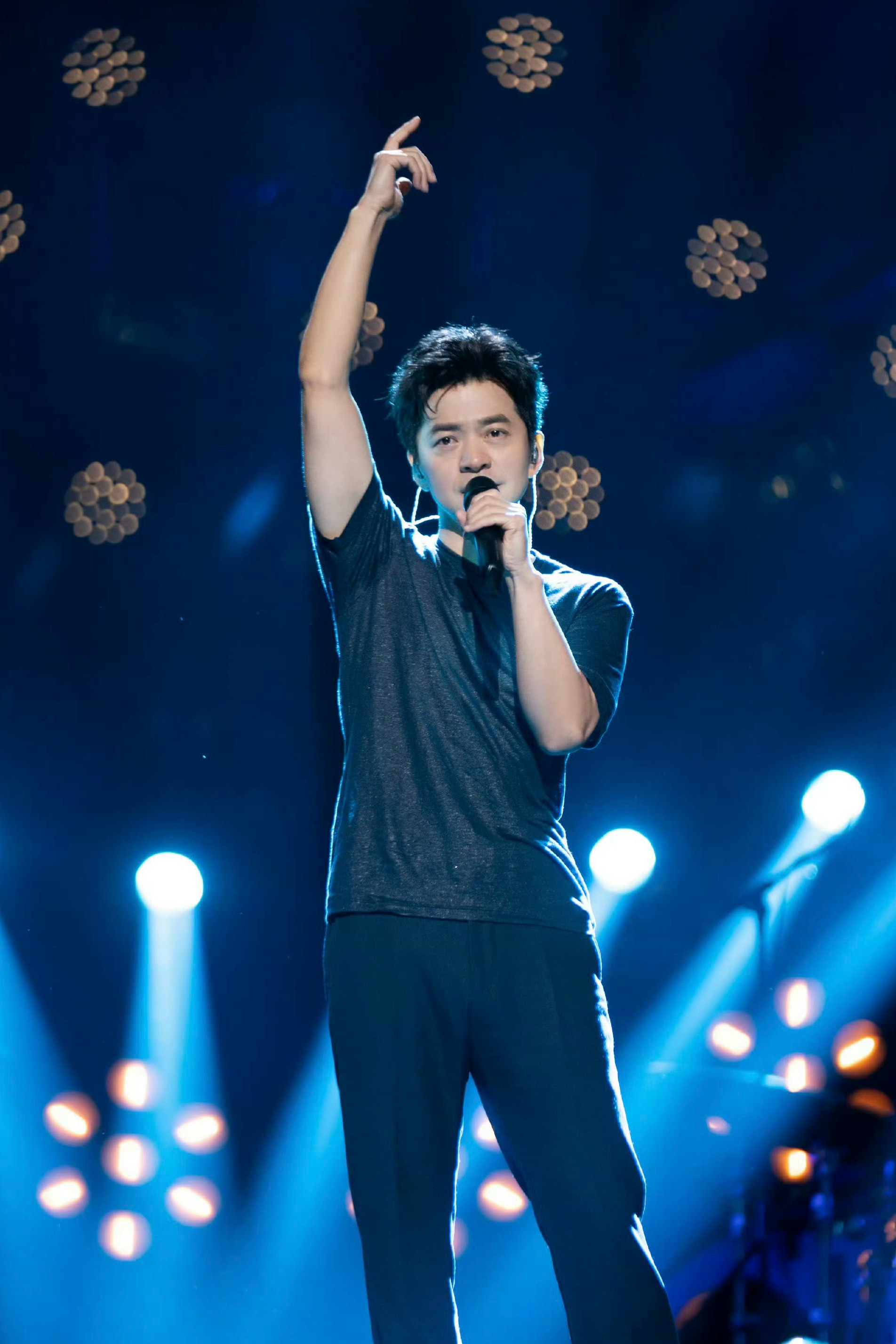 李健看了蒋奇明新片飞行家让李健想起了学生时代 李健也被蒋奇明的《飞行家》戳中了！