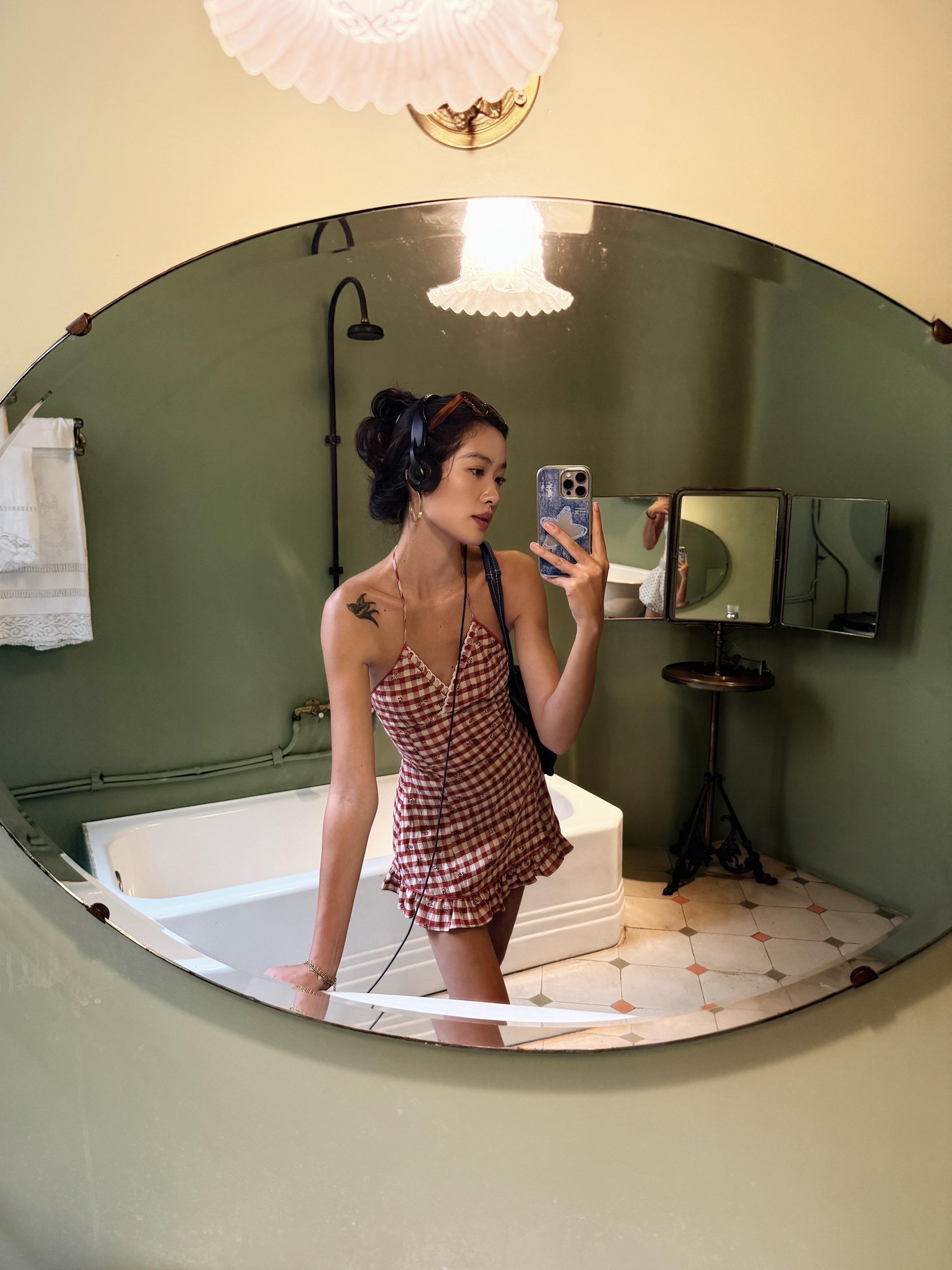 𝒉𝒐𝒍𝒂. 𝒉𝒐𝒍𝒂.