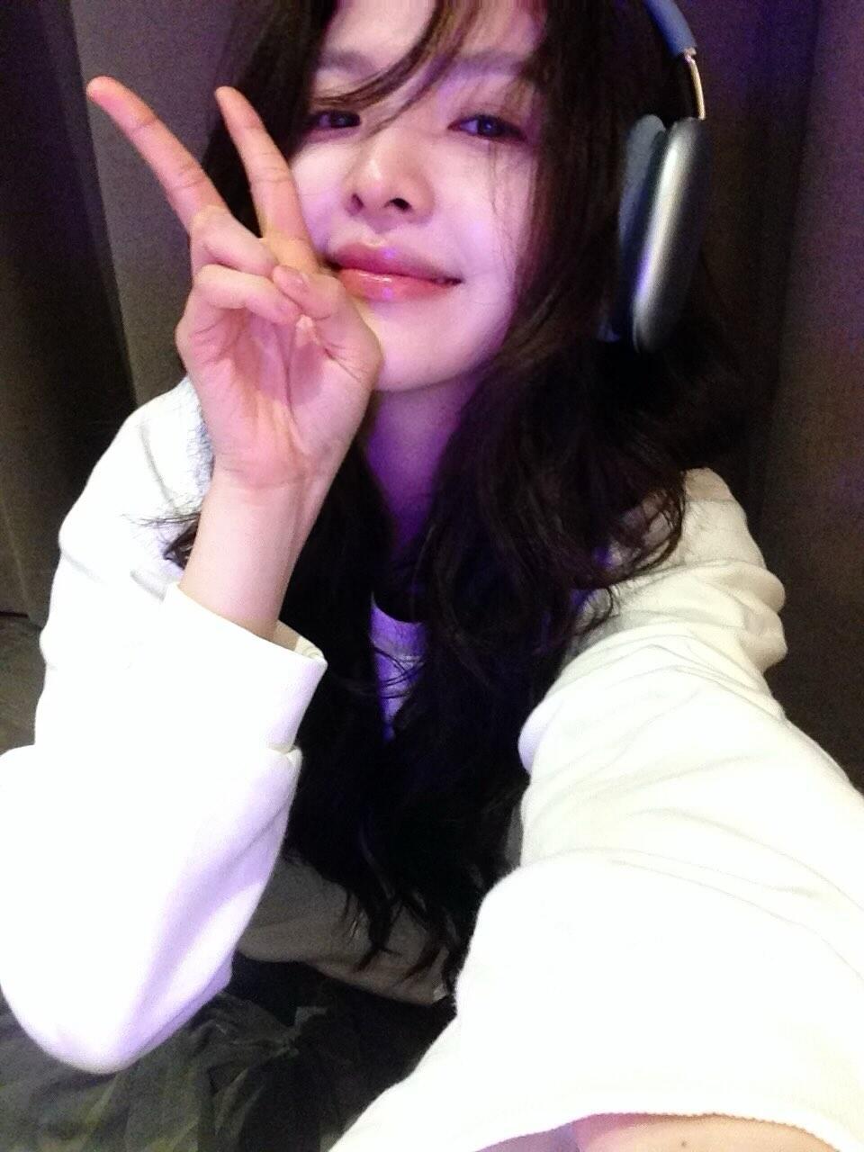 章若楠ins更新这组太好看了，丰富头像库🎧 