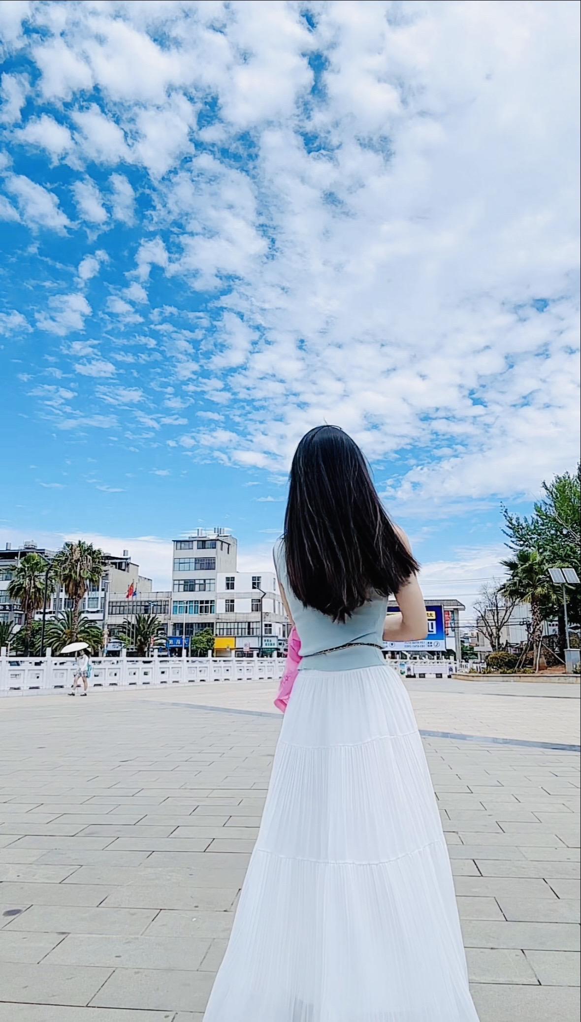 穿上小裙子
去找polo衫