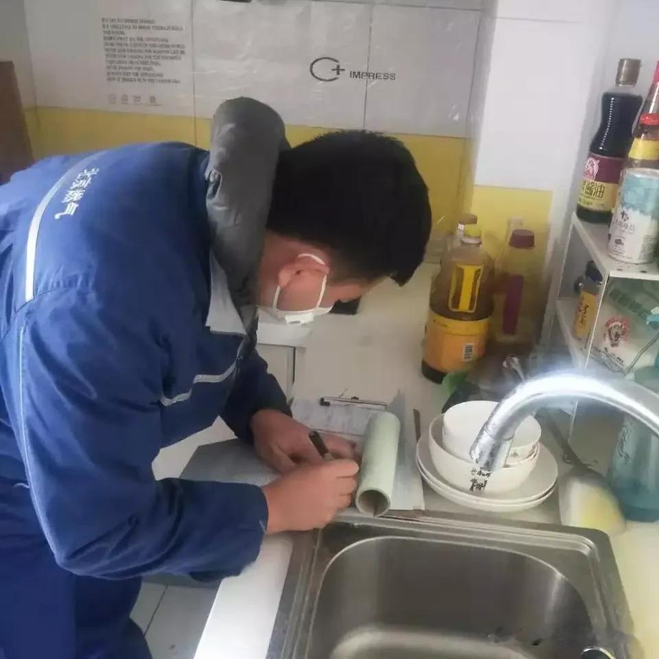 燃气使用小常识。
百川燃气公司的售后服务响应及时，服务周到。
我今年六月动身去外