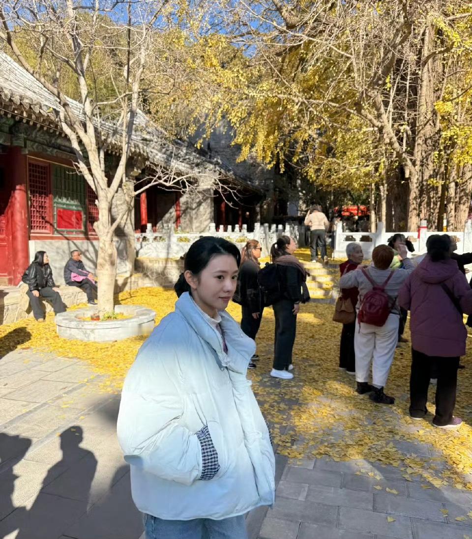 偶遇刘浩存寺庙拍戏！！！