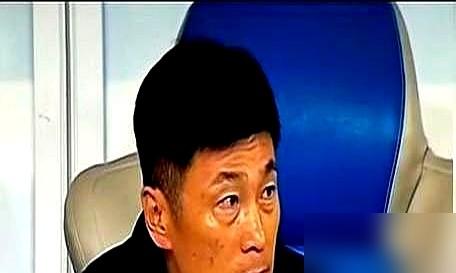 大连英博这赛季引援，纯纯豪赌。
 
砸中超顶薪300万欧签斯坦丘，把他当中场核心