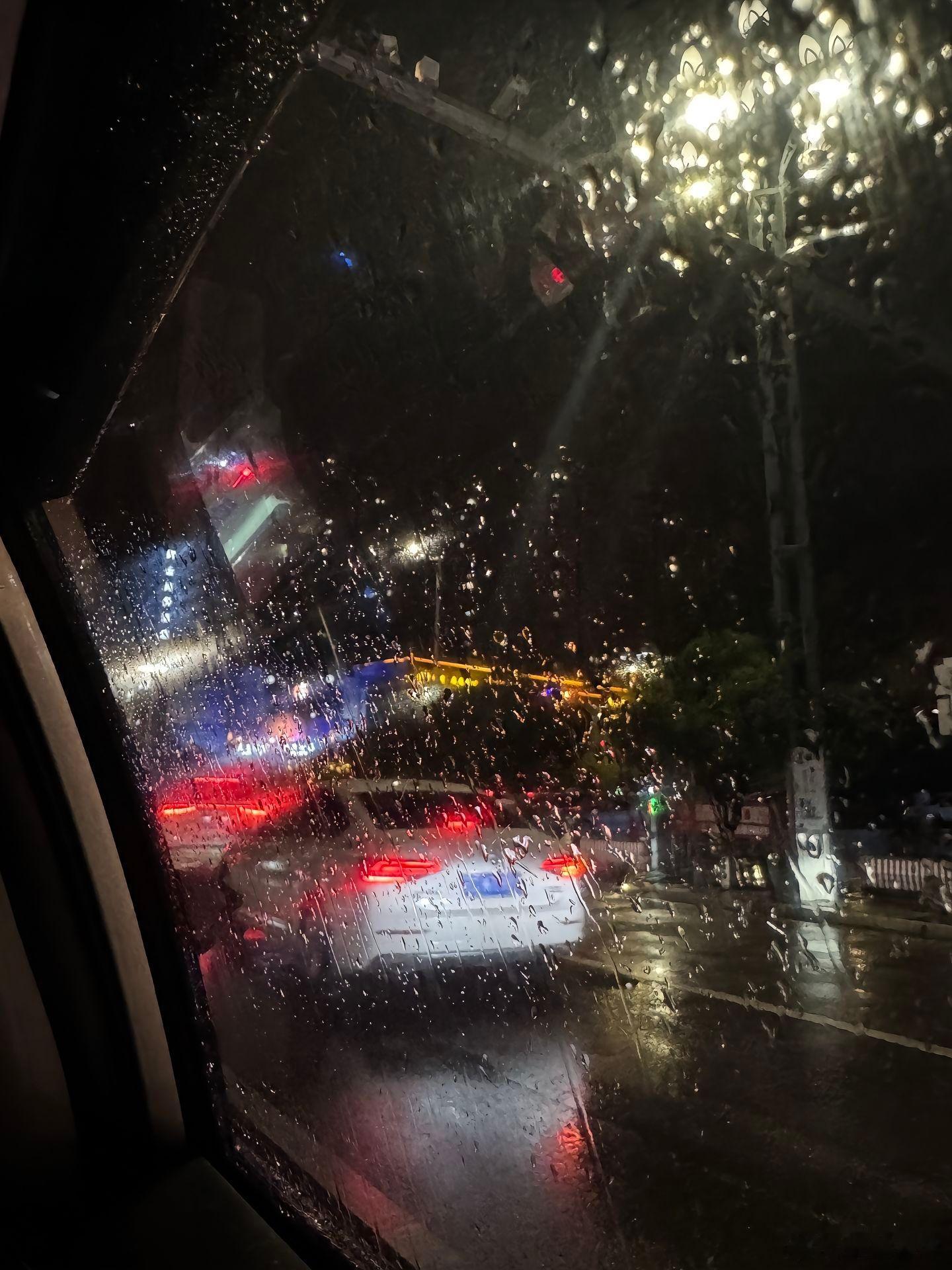 可能我确实不争气，但我也确实累了，我本来不信命的当我经历了各种事情让我喘不过气的