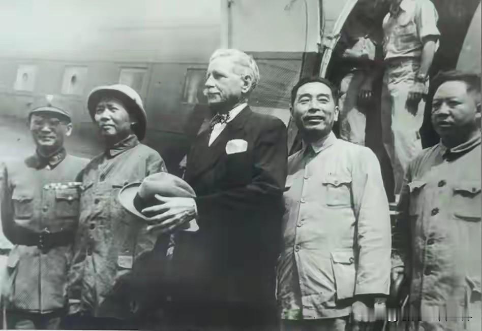 伟人离开我们整整五十年了，很多有良心的中国人发自内心地怀念他。聊湾区看世界也说几