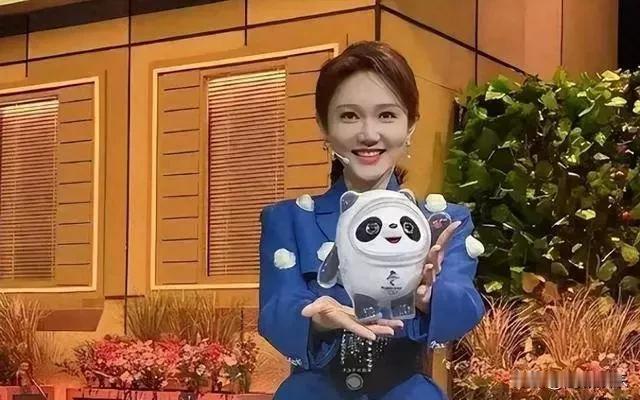 龙洋：从郴州普通女孩到央视春晚主持，被称“央视穷鬼”却活成独立女性范本
 
提起