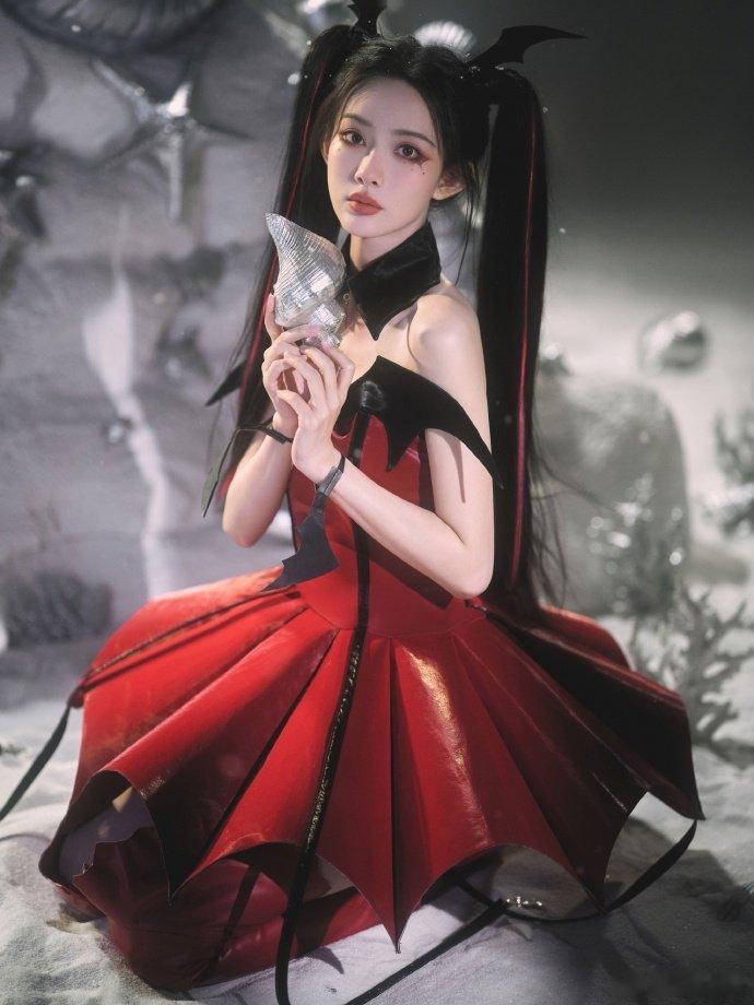 孟子义双马尾小恶魔孟子义生日大片来了，顶不住孟子义这样的美颜暴击。孟子义暗黑天使