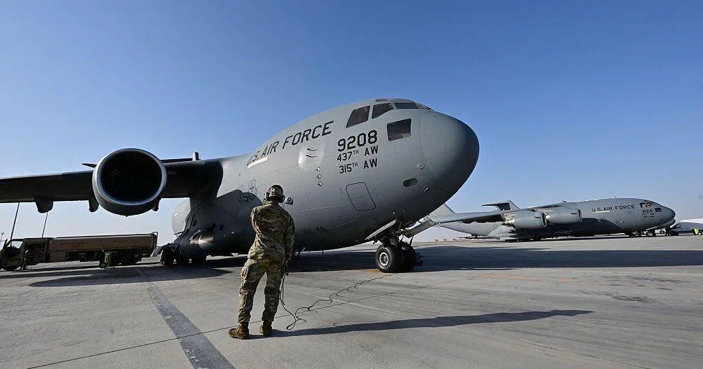 美国已开始从位于卡塔尔的乌代德空军基地撤离数百名士兵。该基地是美国在中东儿地区最