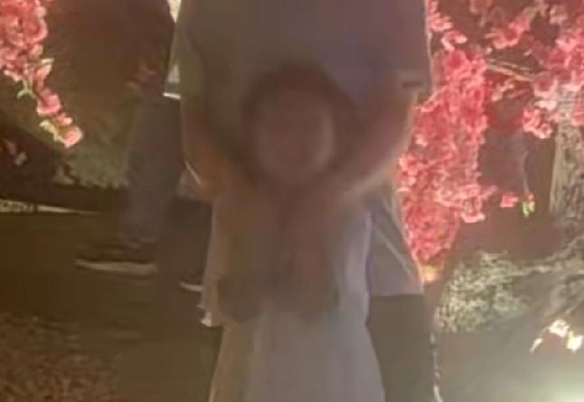 女孩不是亲生，养也不是送也不是
。
永州男子蒋某某，与女友乐某某相中同居，很快养