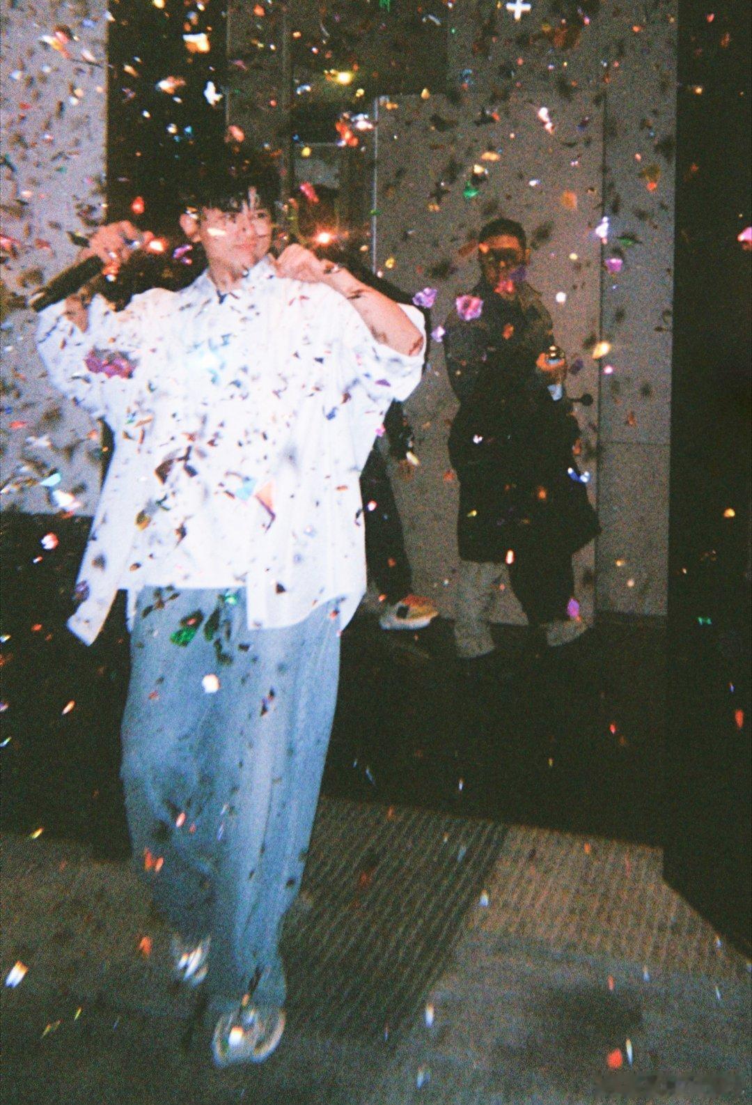 zj  “当我有了能力或有了更大的责任的时候，会为这个社会做得更多”——