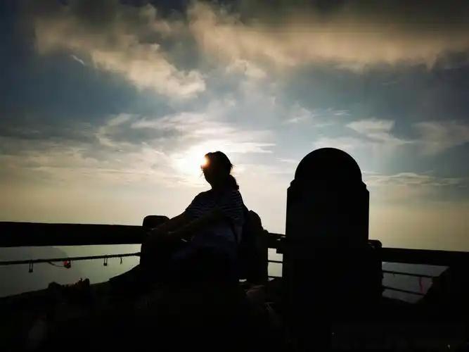 看到一个个官员被查，我才明白：我这个平凡守良心的老百姓，已是人生赢家
 
每天刷