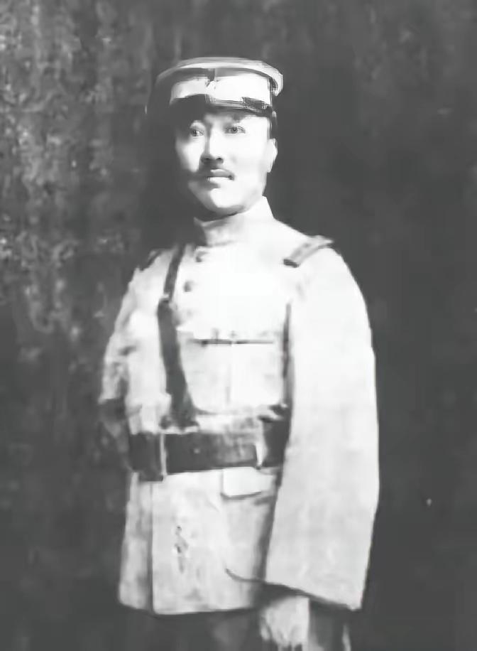 1938年，日军少将带16个军官视察伪军师长黄宇宙的队伍，期间，他感觉不对劲，正