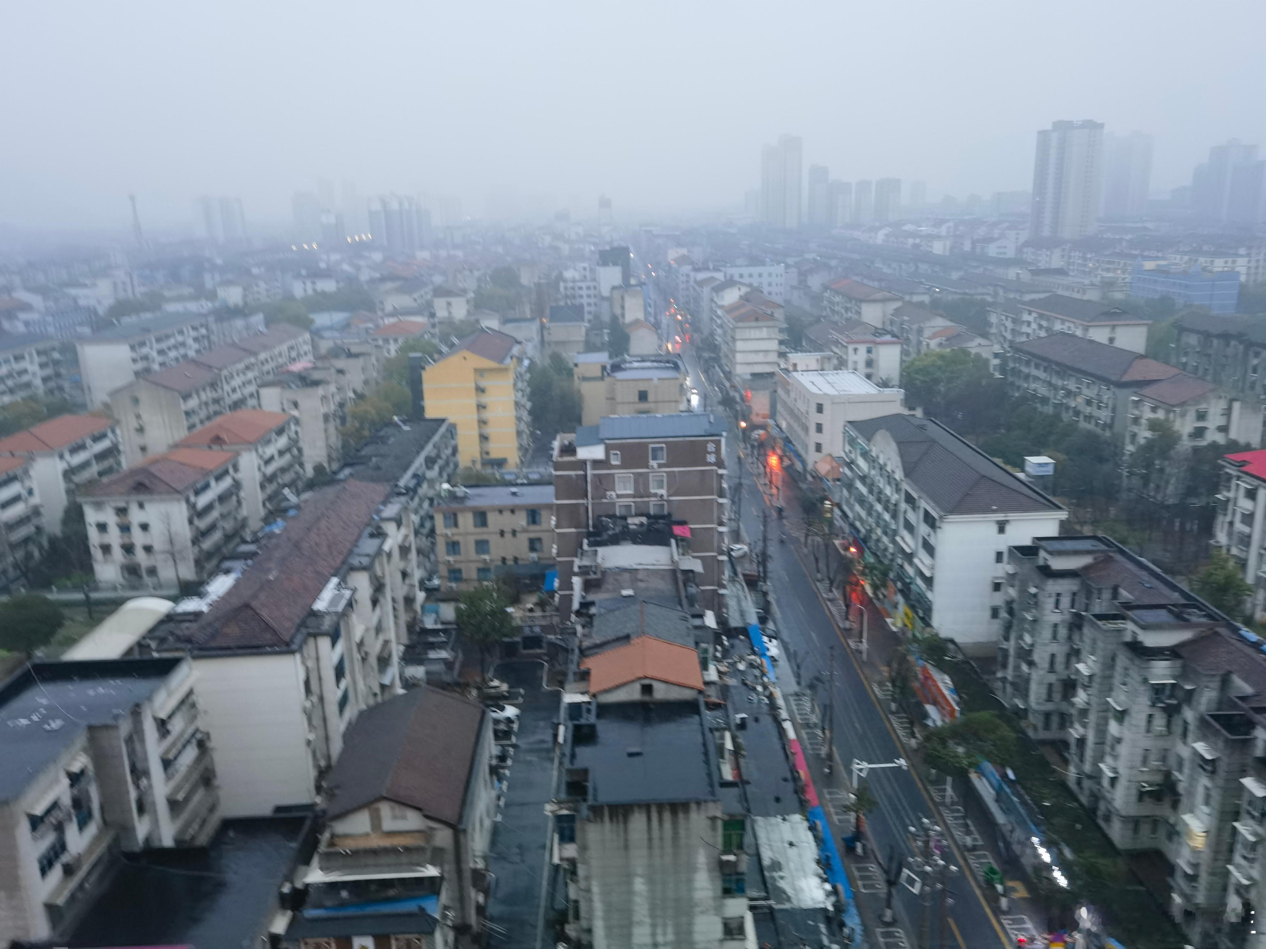 津市记丙午春，余因公核查津市。旦暮行于澧水之滨，览山川形胜，观市井民生，感其文脉