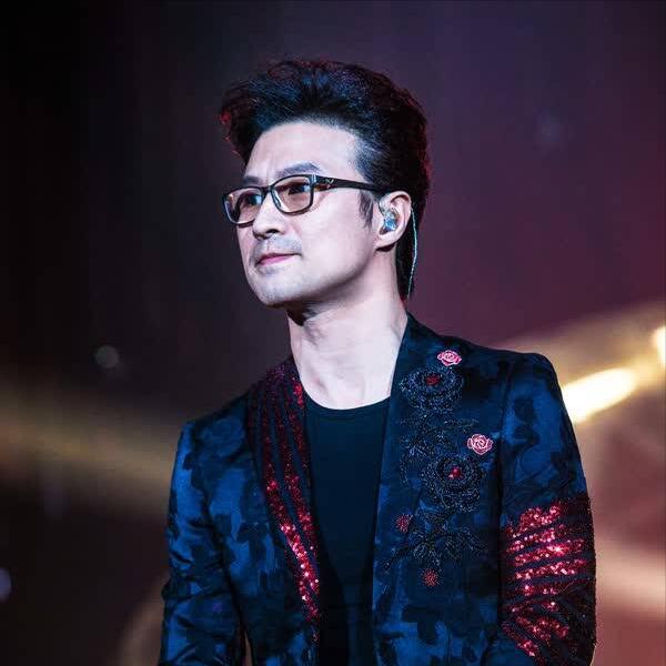 歌手，汪峰说，我们歌曲的创作者，骂那些有钱人，特别让人无语，以前我就说过，一场演
