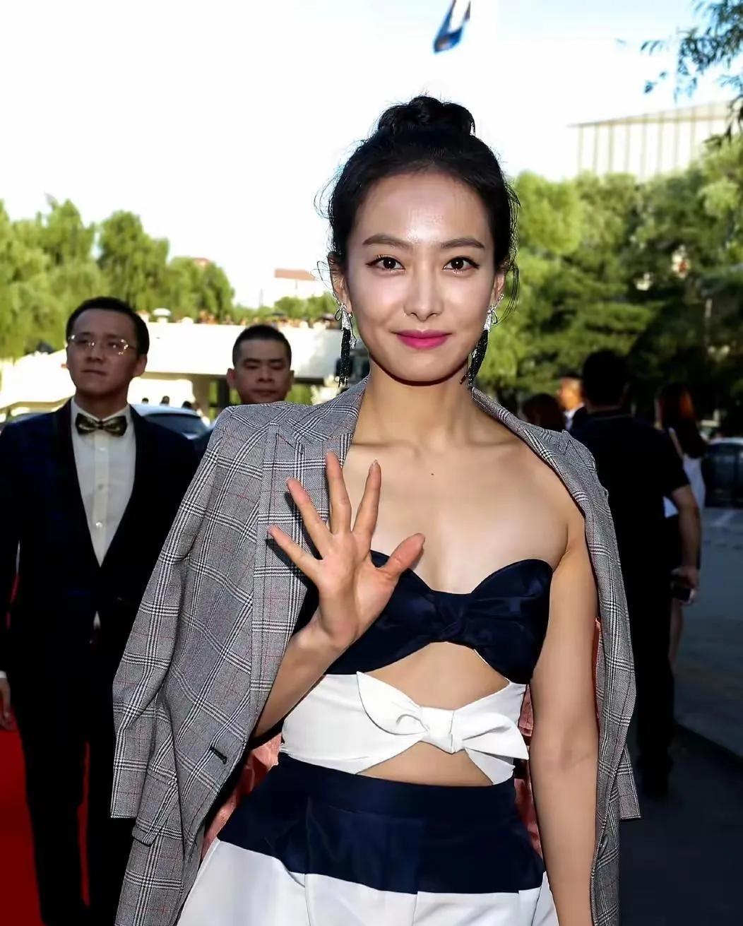 救命！宋茜这状态真的太能打了！😭
 
刷到宋茜这组红毯旧照，真的被美晕了～
虽