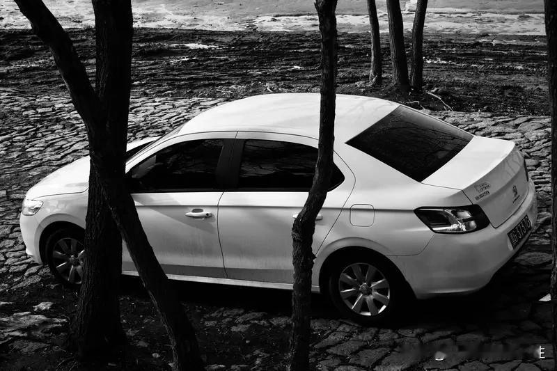 轿车档次一般分六个级别，这划分方法是源自德国大众的。A00级是微型车，轴距在2米