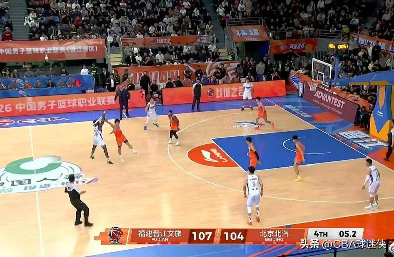 🔥 豪华北京男篮又翻车！麦基15分钟22+10却被冷藏，最后9秒杰曼超远三分看