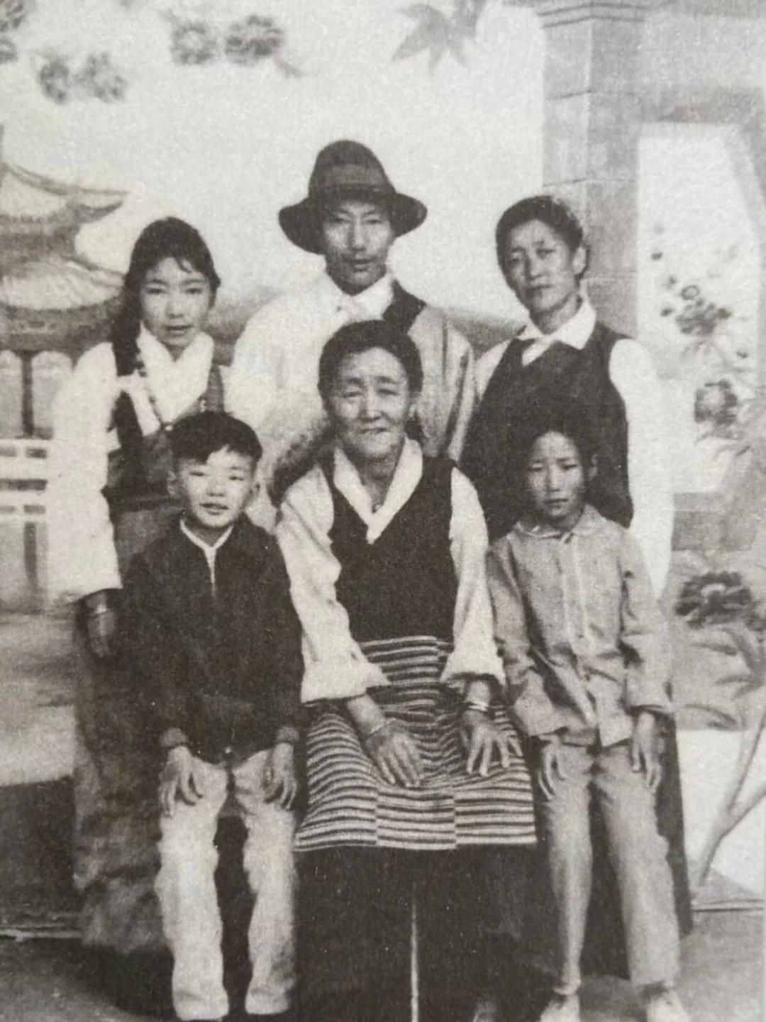 旧西藏四大家族之中，格喜大家族（也叫多仁家族）实力最强。
家族在拉萨的府邸，被当