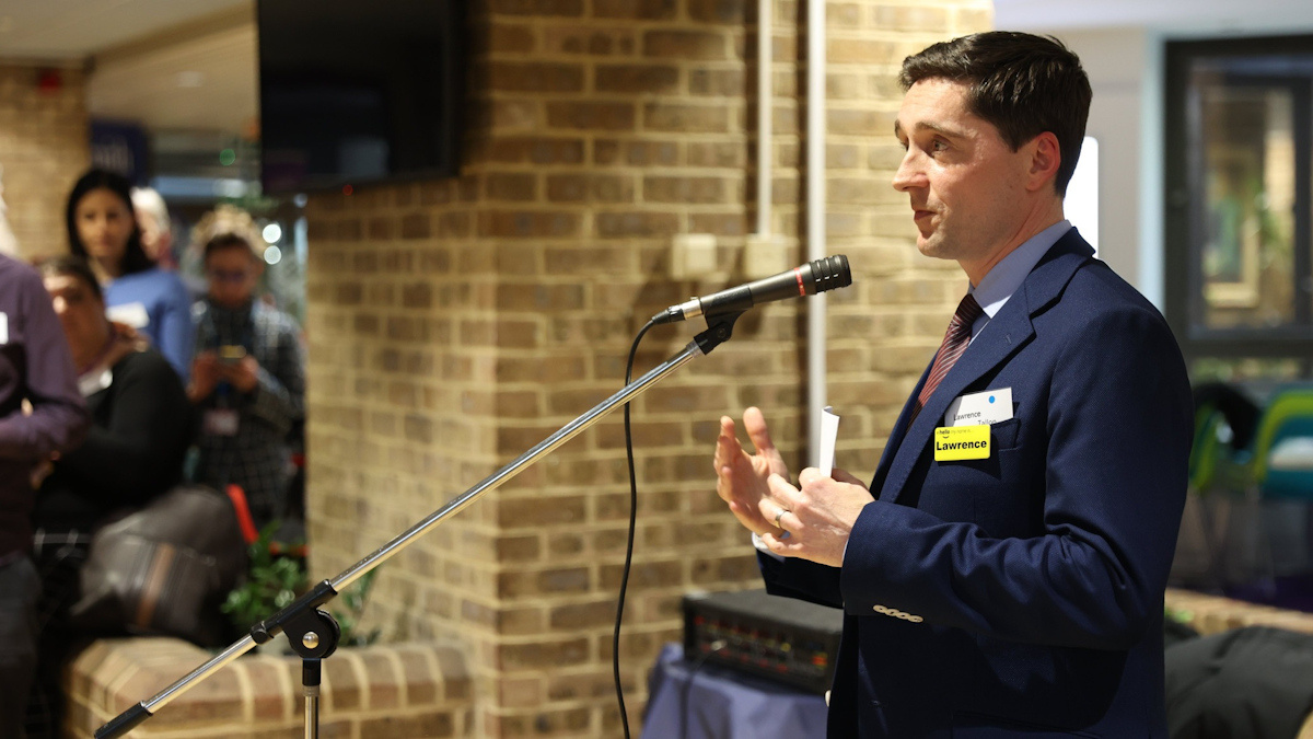 【与美国唱反调，#英国将接纳更多中国临床数据#】当地时间4月29日，彭博社发表报