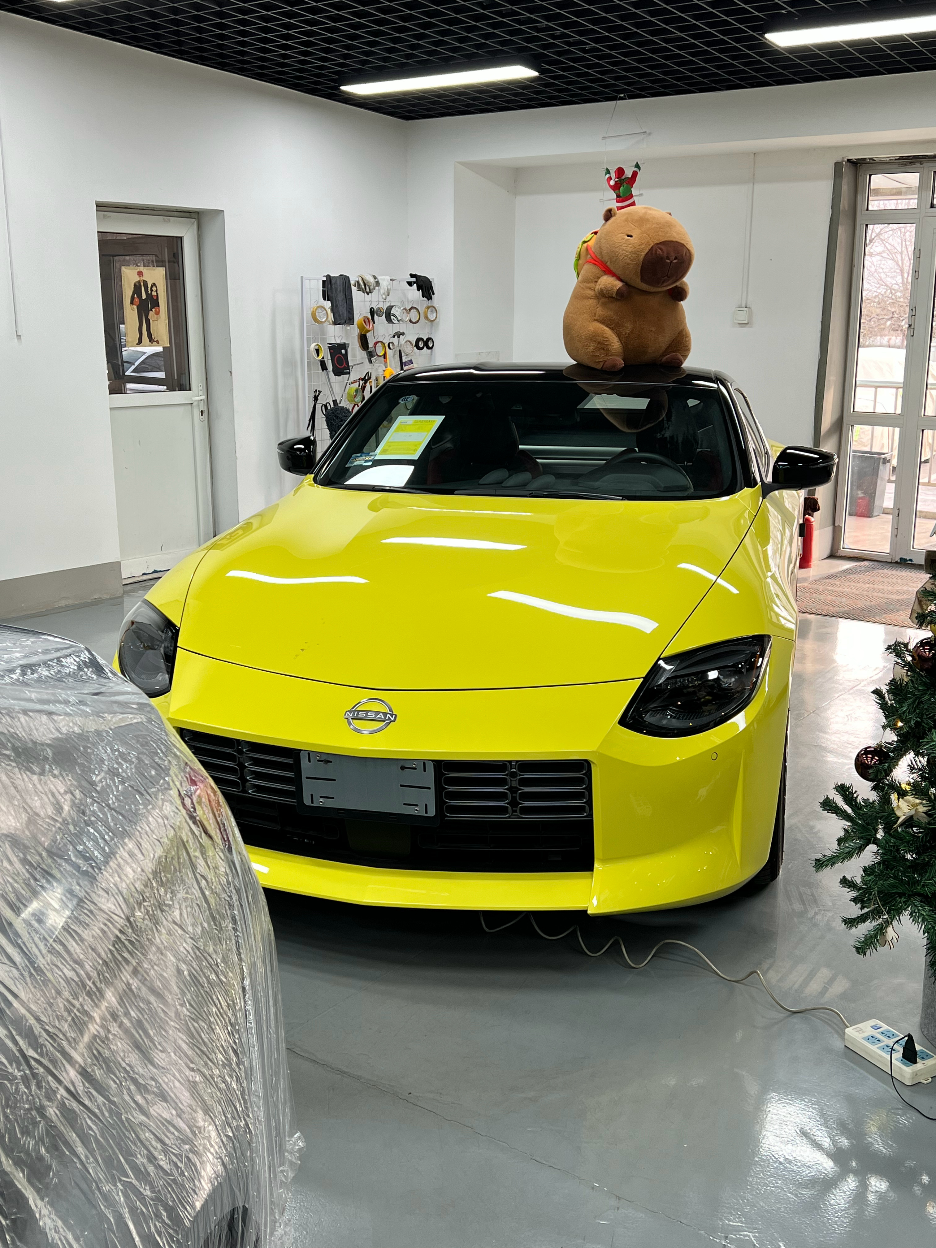 今天来了一个客人父亲带着儿子来看GR Supra，觉得价格有点高我说你来这个，N