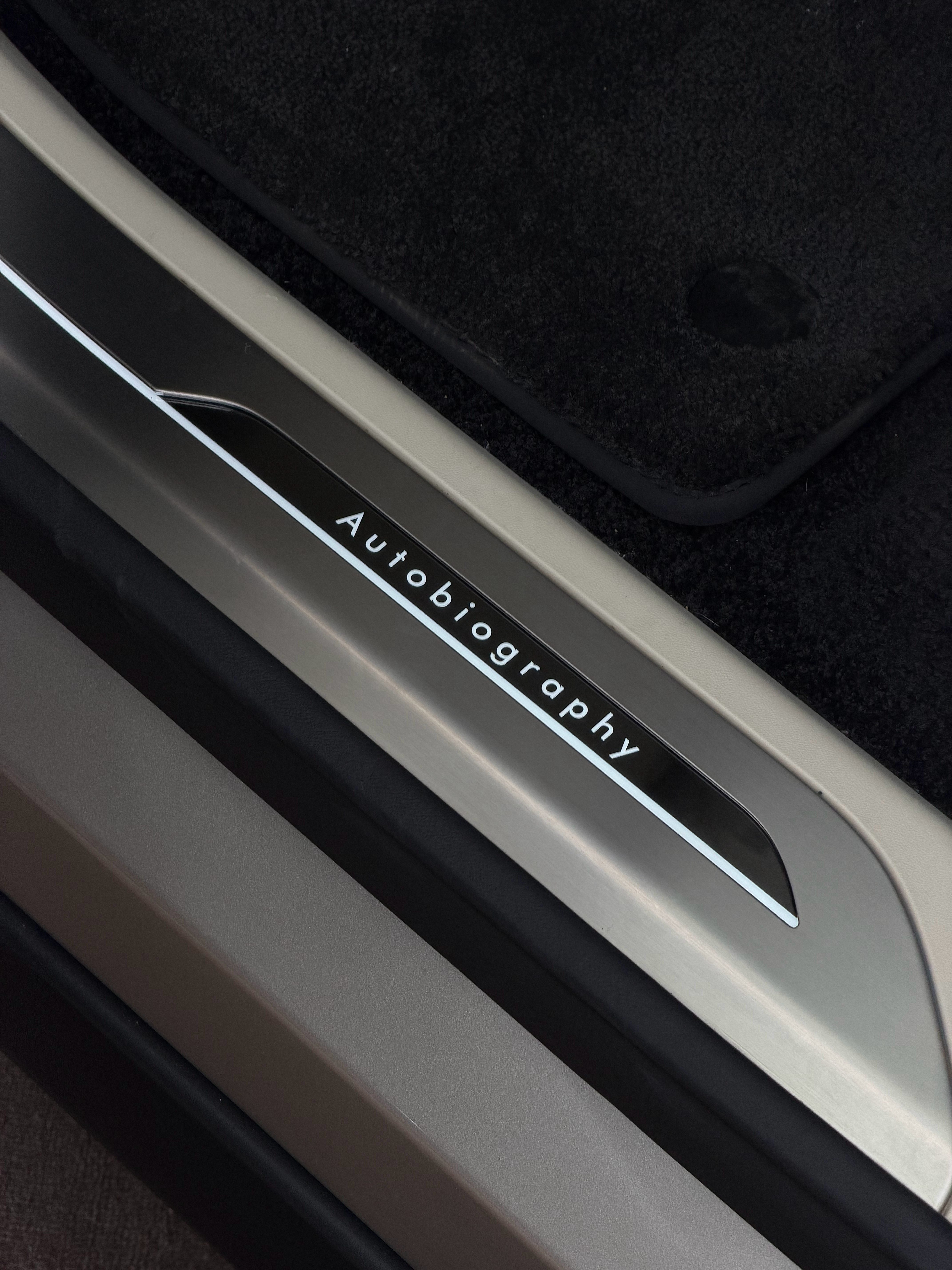 董事长说这个揽胜AB真的行，正好有个商铺租给肯德基了，等收了租考虑整一台让我当司