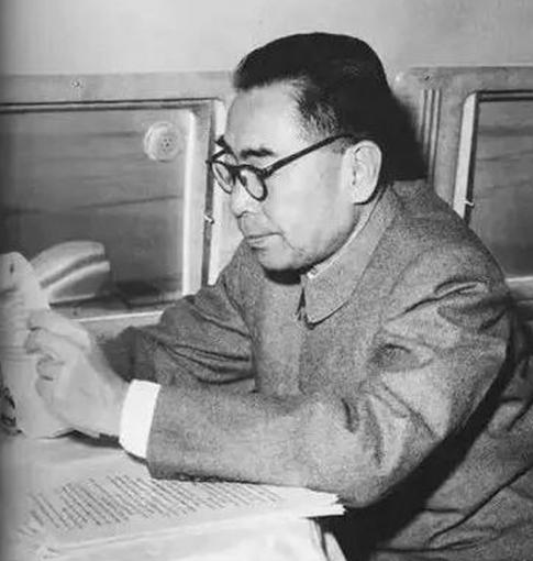 1997年，中国银行进行内部审查时，发现30年前，周总理存了一笔1.2万元英镑的