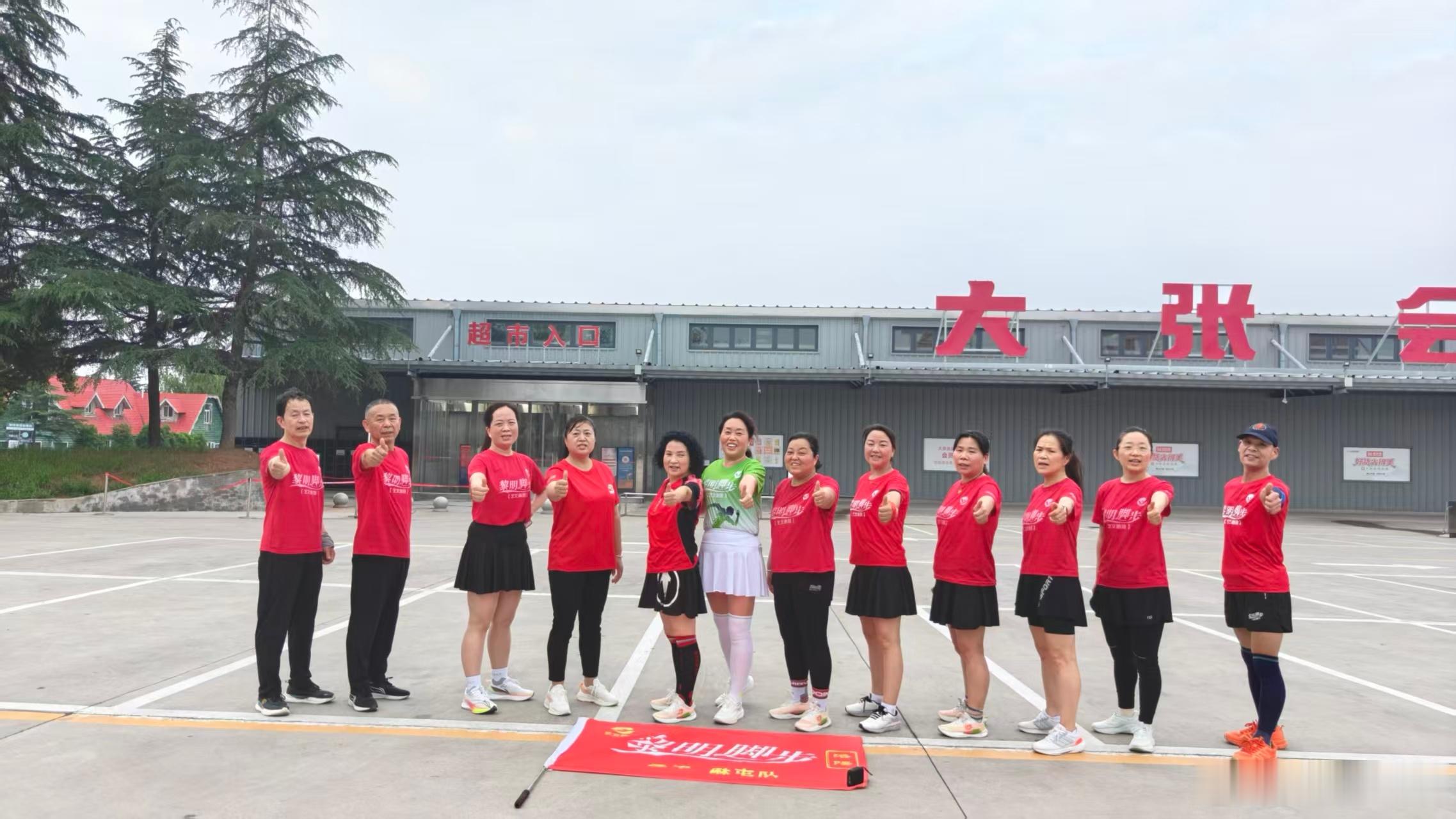 洛阳黎明脚步今日分享:不苛求别人，不难为自己，人生缓缓，自有答案，行动起来，见山