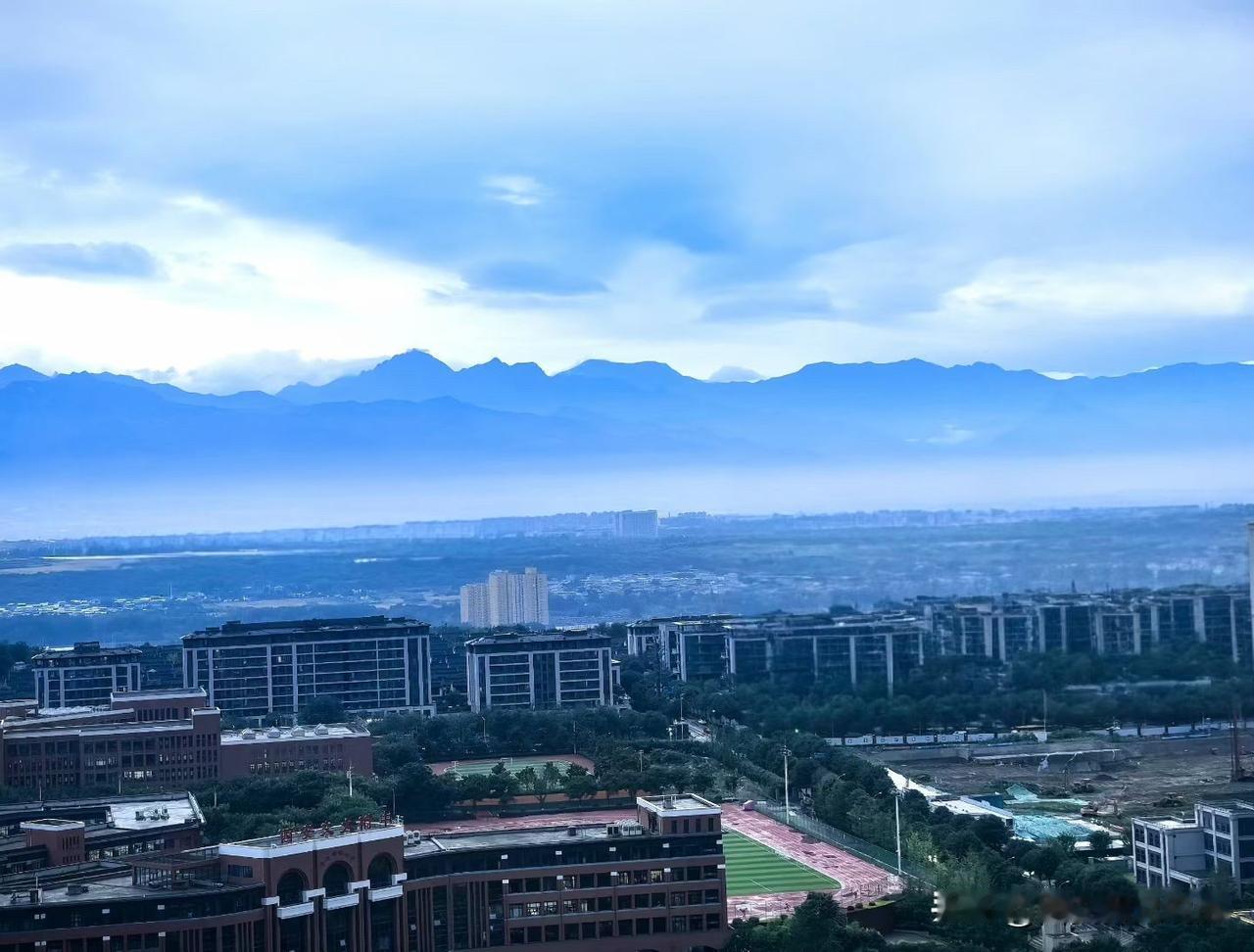 西安最近的雨后美的不像话[转圈][转圈][转圈]西安城市景色 西安又下雨