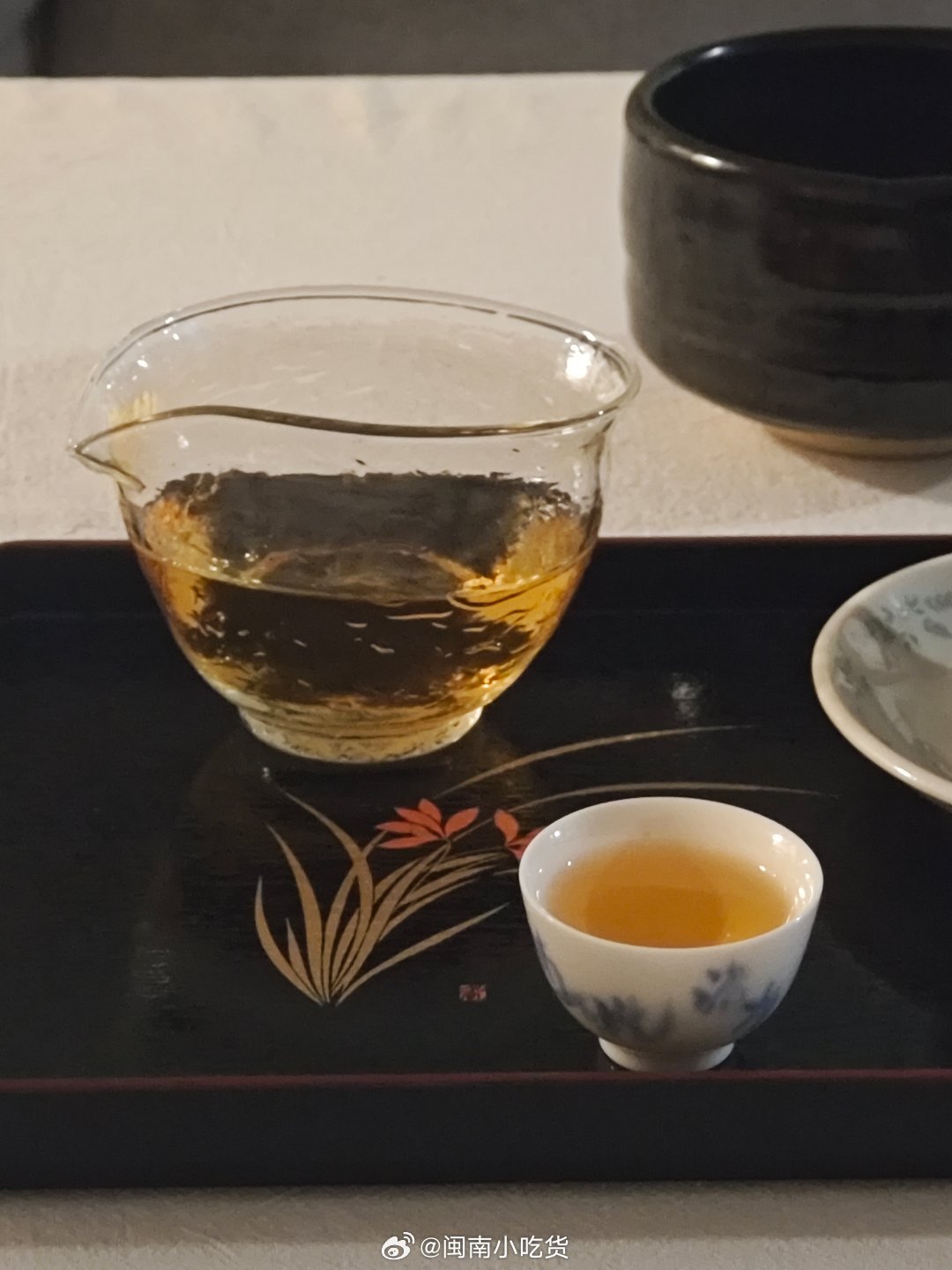 我过着普通的日子，但是内心很富足。虽然每天只是简单的给自己做饭，给自己泡茶喝。没