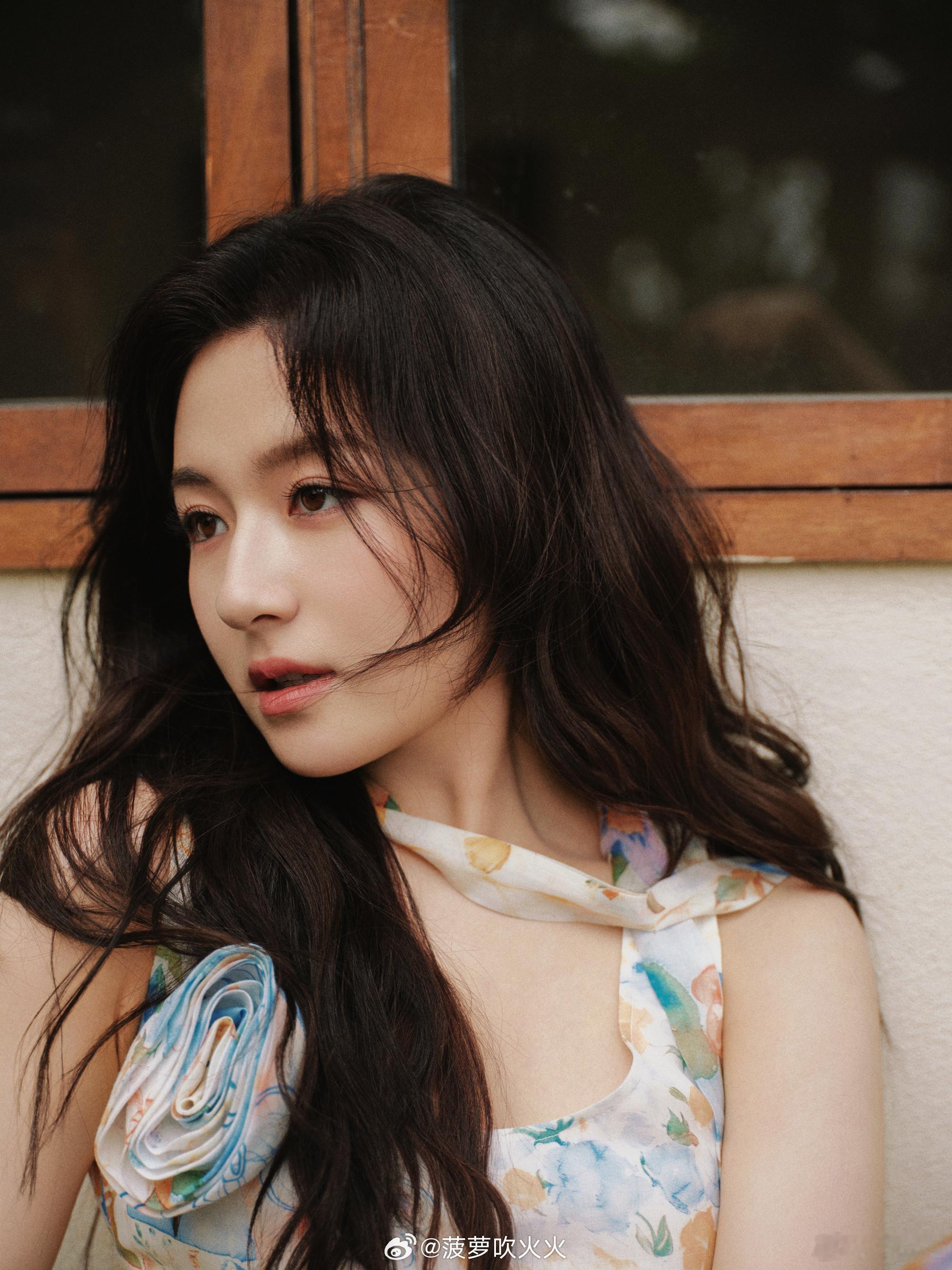 李兰迪身材被粉丝审判了李兰迪胖了好多李兰迪今天妆造也太美了吧完全就是明媚清新的花