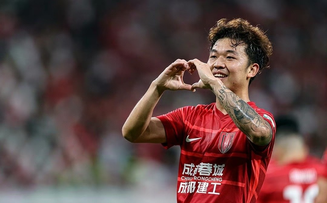 中超联赛辽宁铁人成都蓉城长春亚泰 严鼎皓即将加盟辽宁铁人，同时对长春亚泰的玄智健