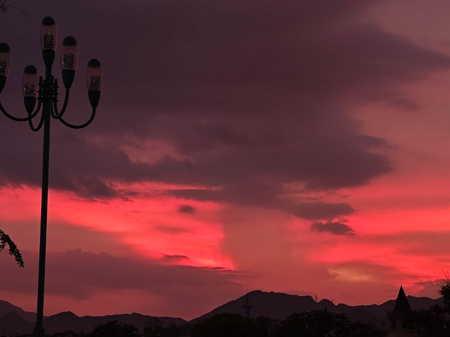 万里挑一，童话云和!依山伴水，看日落看夕阳，周末约上三五好友溜个娃，骑个车，野个