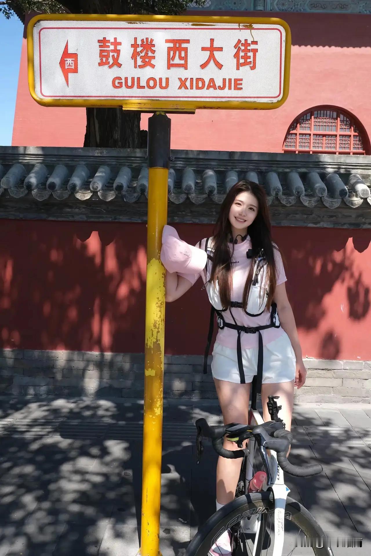 骑行的女孩最美