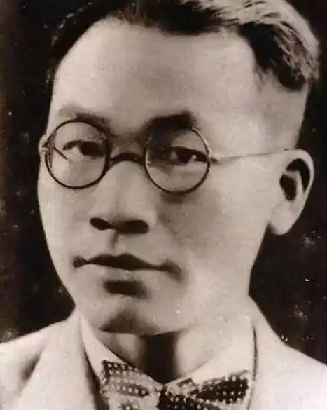 1923年，20岁梁宗岱当众脱光衣服拒婚，结果，见到新娘的容貌后，当即改口：我娶