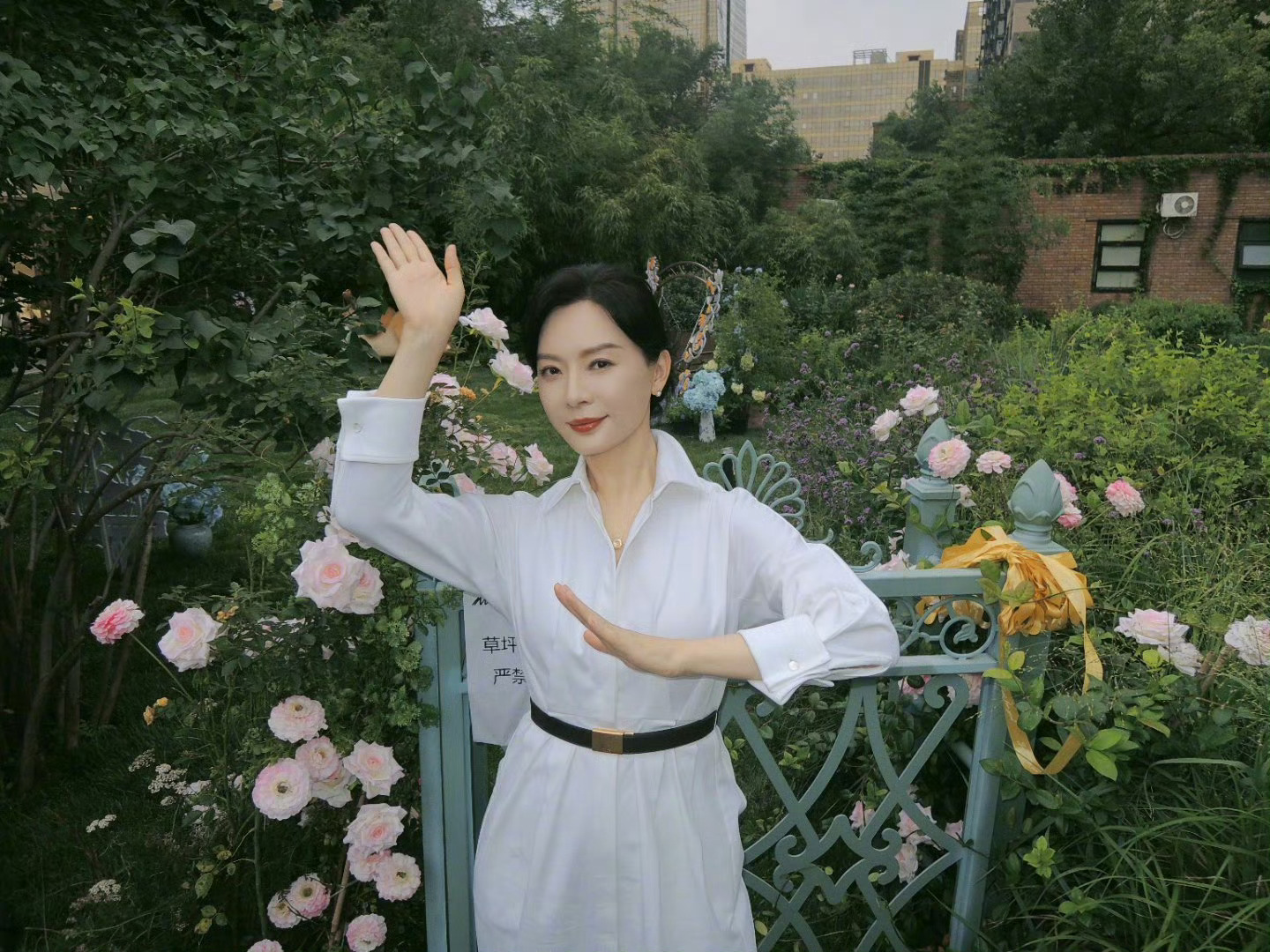 陈数怎么心情这么好开始自拍🤣🤣🤣 你要多多开心🤳 ​​​