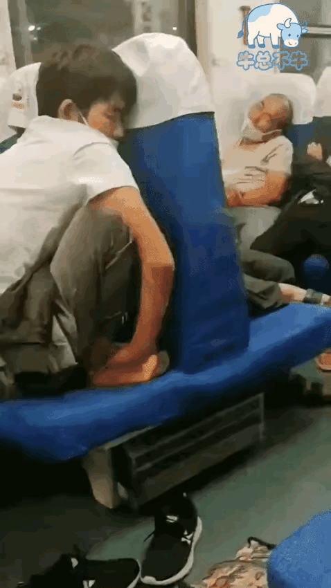 活着不易
最可怜的还是底层的老百姓
为了三两岁银
起早贪黑
披星戴月
