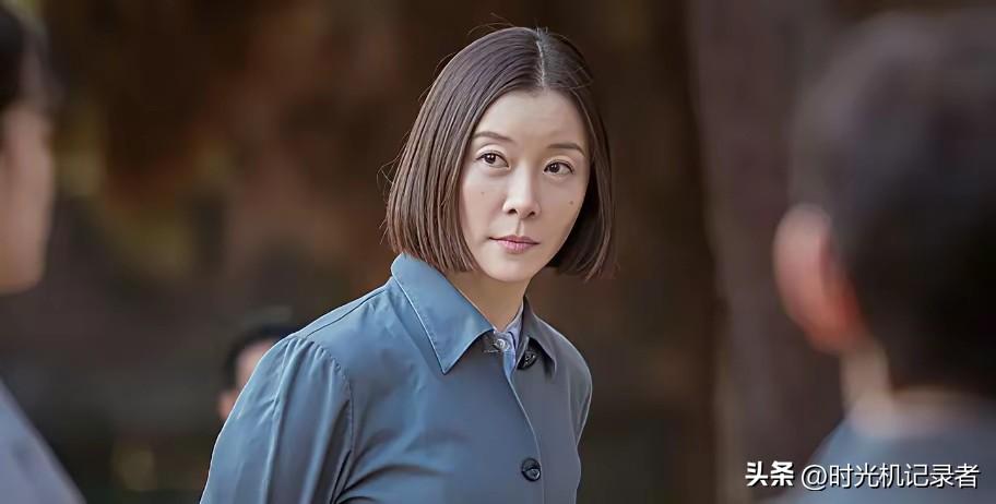 柯蓝真是没有演技，这哪是演戏，太夸张了，柯蓝扮演的曲别针，一个副主任搞得好像居委