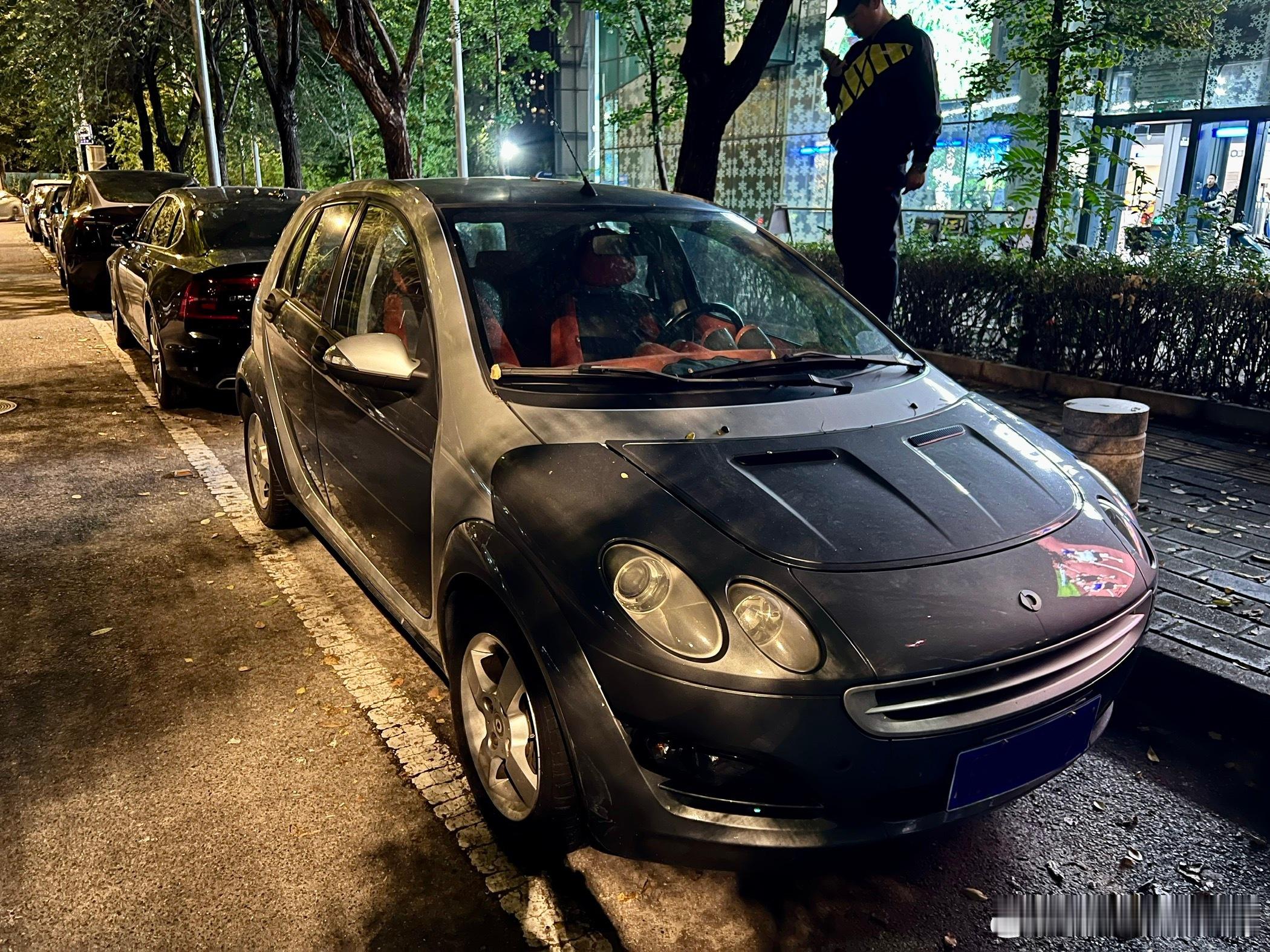 只在汽车杂志上见过的三菱……噢不是，smart Forfour。  ​​​