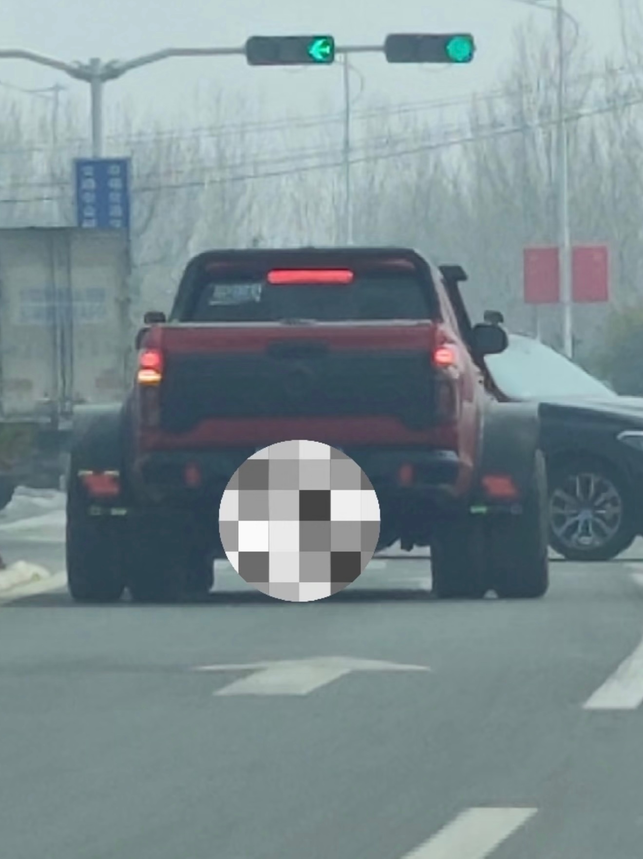 兄弟们让一让….我先过…. 