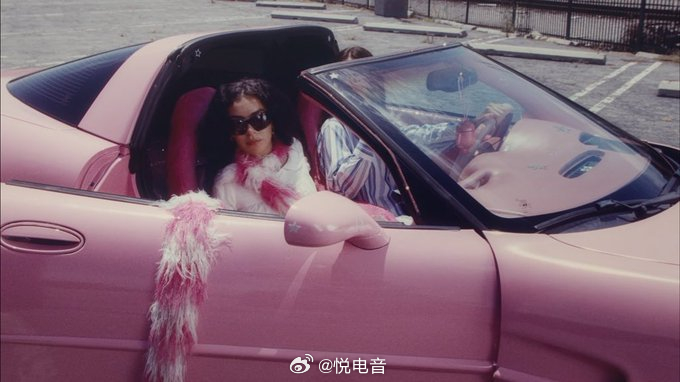 Charlixcx 3年前的今天，Charli xcx发行《Speed Driv