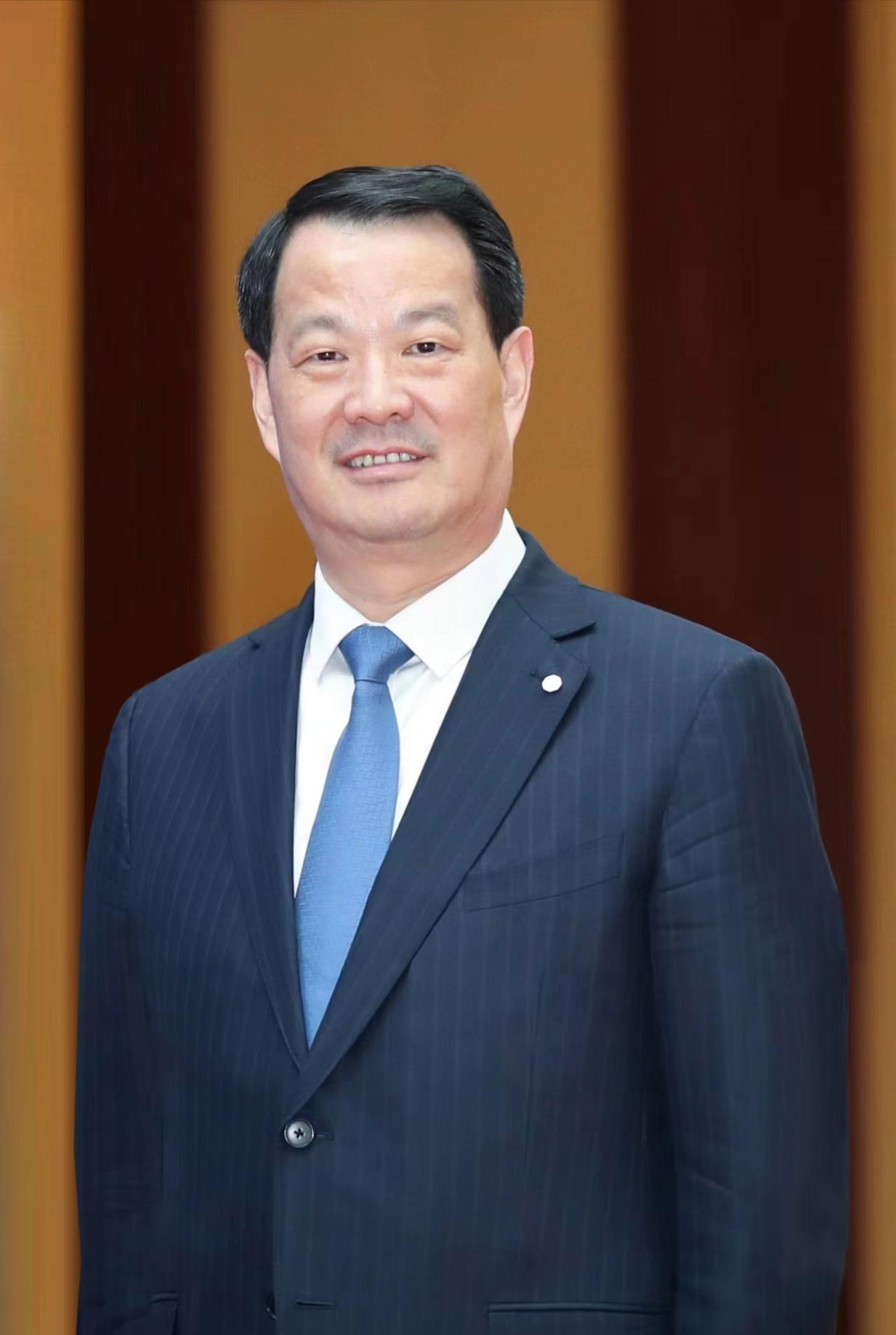 彭寿，1960年生，安徽桐城人，中国工程院双学部院士，国际玻璃协会首位华人主席。