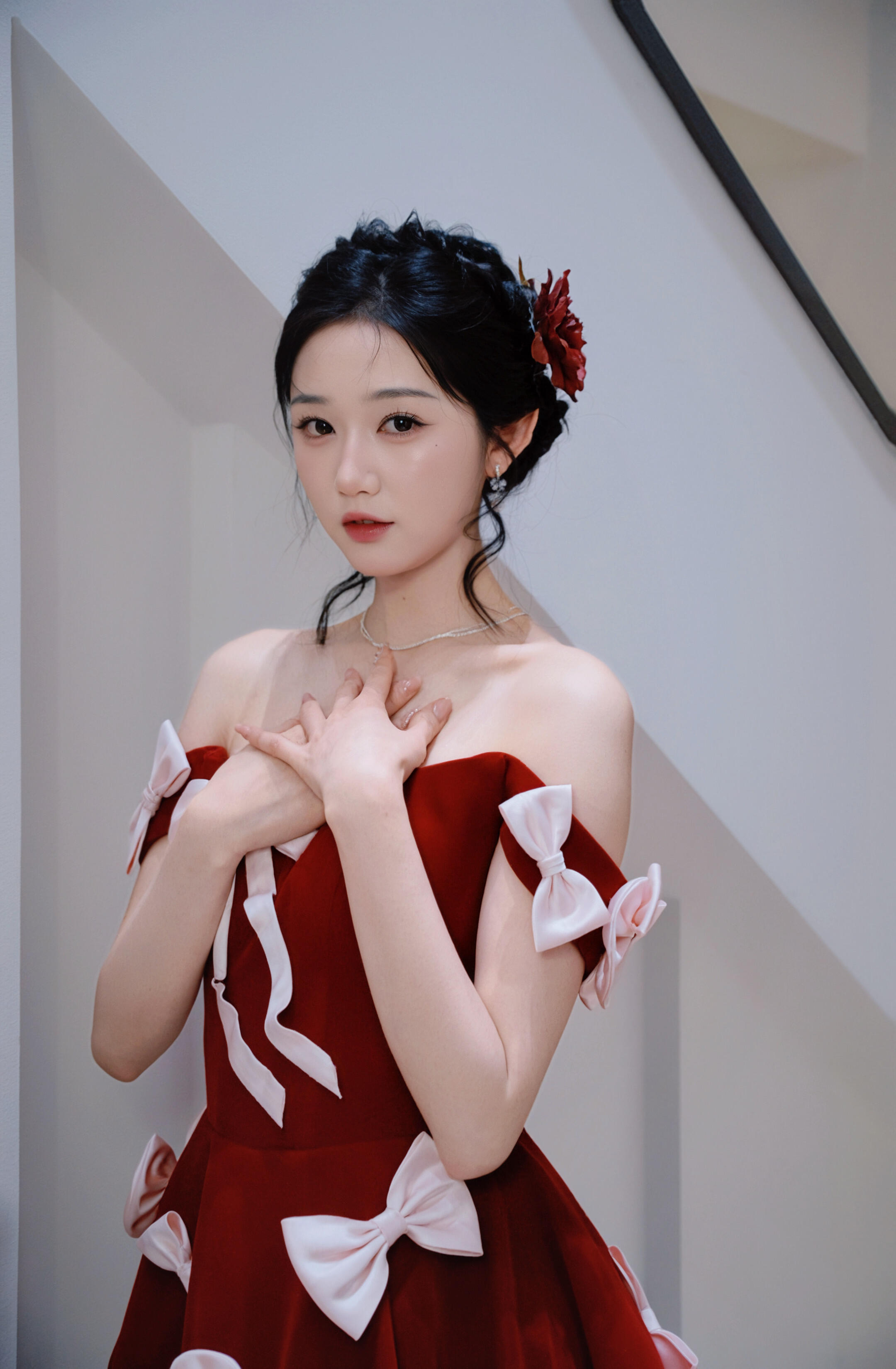 岳雨婷与AI和解了 缘分太奇妙！曾因AI变少剧本，现在主演《来自星星的我们》，和